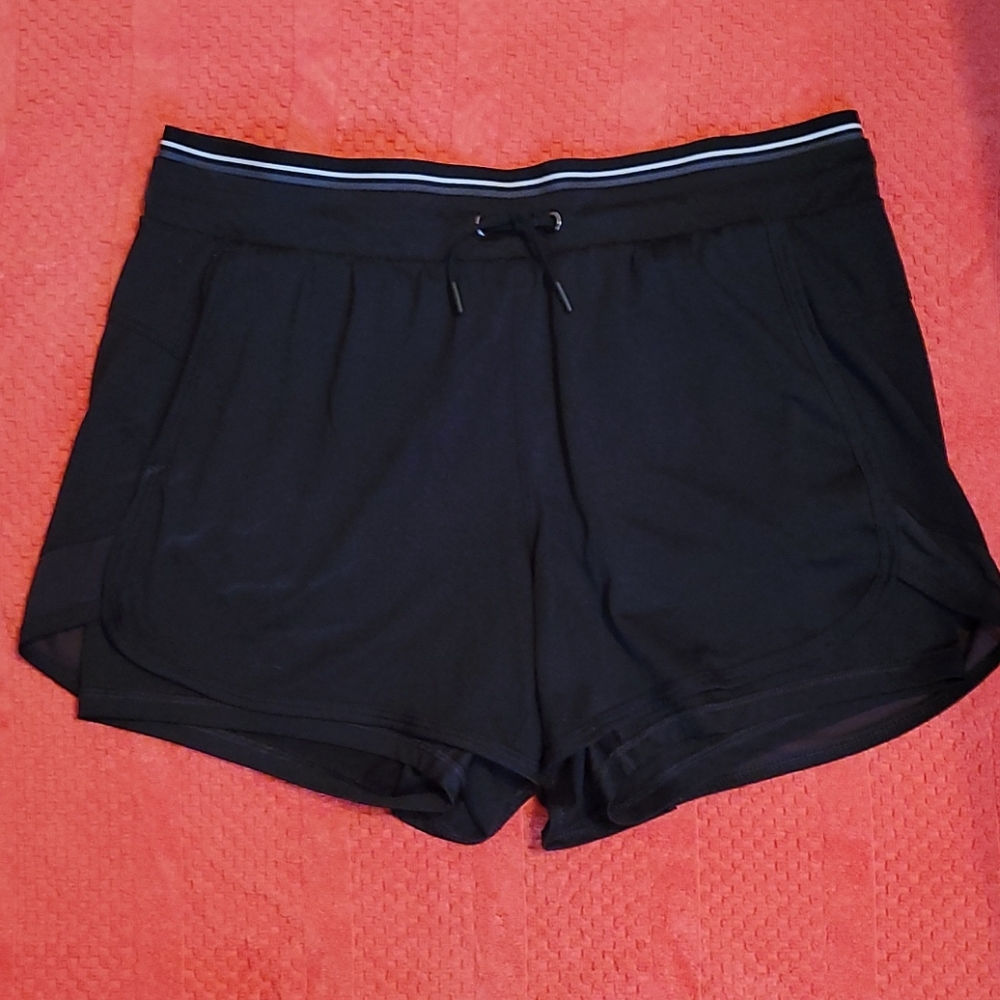 Avia shorts - Black - Size Large 12/14